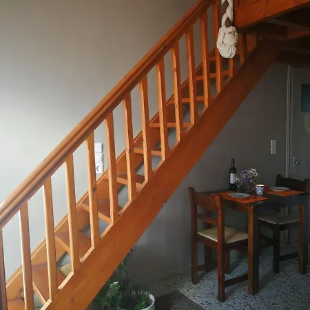 Kikilia's Cozy Sea View Апартаменты *
