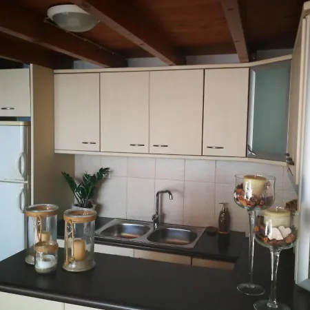 Kikilia's Cozy Sea View Апартаменты *